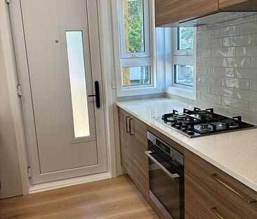 Cozy, modern living in Waterloo - Photo 3