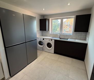 Room in a Shared Flat, Barrique Road, NG7 - Photo 4