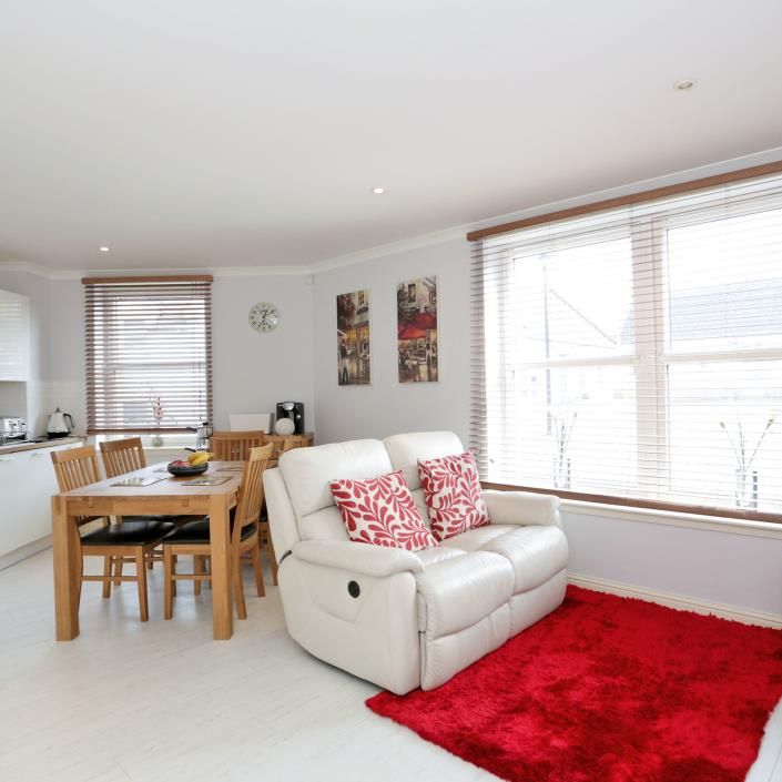 5 bedroom detached house to rent - Photo 1