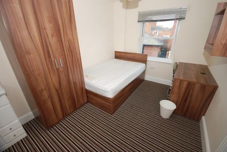 4 bedroom flat to rent - Photo 2