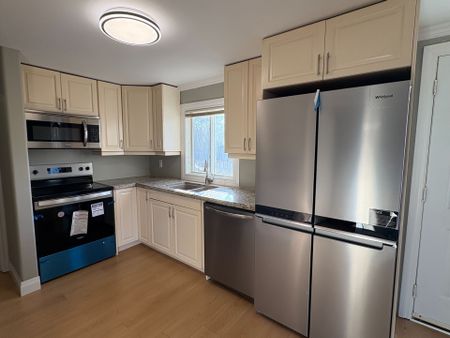 For Lease - 219 Southview Road, Barrie, Ontario - Photo 5