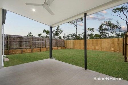 3 bedroom, 2 bathroom home! - Photo 4