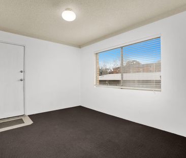 CENTRAL CBD, MASSIVE ENTERTAINING BALCONY! - Photo 6