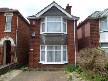 3 bedroom house to rent Hillside Avenue, Southampton, Hampshire, SO18 - Photo 4