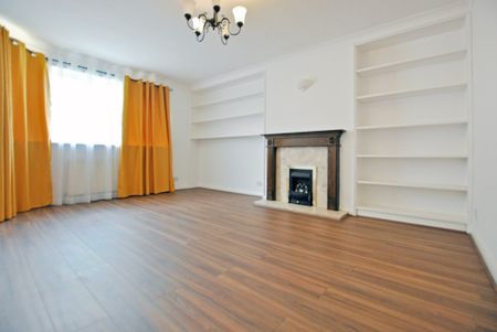 Westmere Drive, London - Photo 2