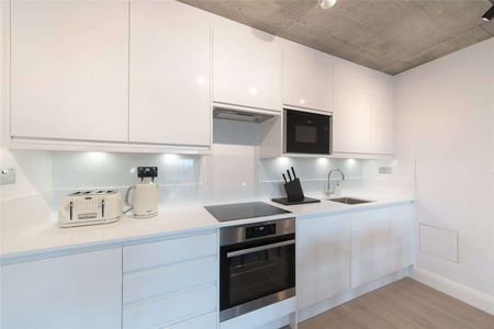 An absolutely stunning example of an executive property in London's Docklands. - Photo 5