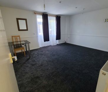 2 Bed Terraced House, Dulverton Garth, LS11 - Photo 3