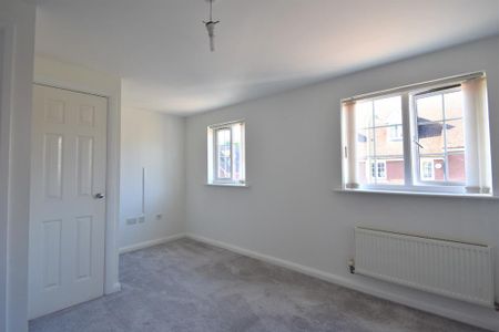 2 bedroom end of terrace house to rent - Photo 4