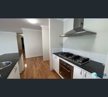27A Woodley Way, Parmelia, WA 6167 - Photo 2