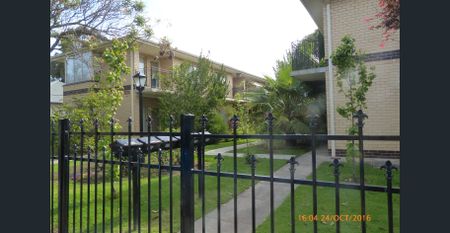 Updated home unit in popular lifestyle locale - Photo 4