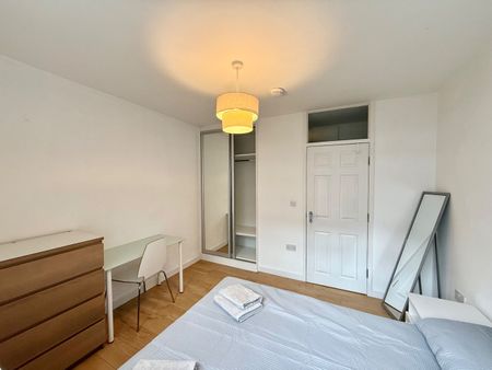4 Bed Maisonette, Malcolm House, N1 - Photo 4