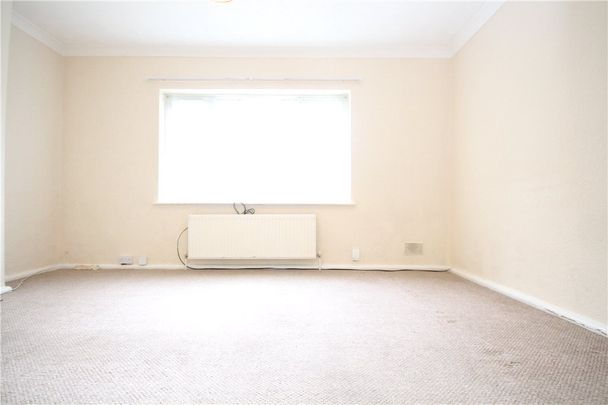 Pinewood Avenue, Uxbridge, UB8 3LW - Photo 1