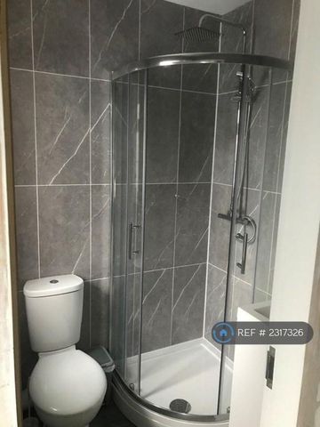 1 bedroom in a house share to rent - Photo 3