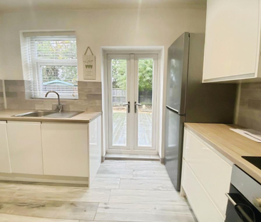 4 bedroom semi-detached house to rent - Photo 3