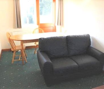 Larchwood Drive, Englefield Green, Egham, Surrey, TW20 0SL - Photo 1