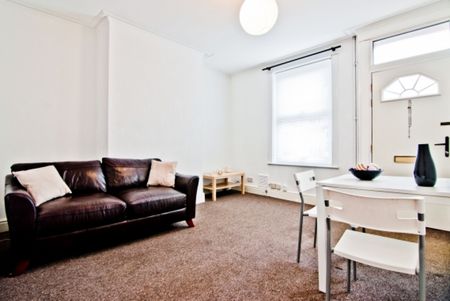 2 Bedroom Terraced House - Photo 4