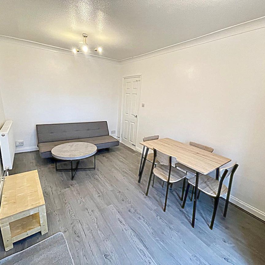 £1,000 PCM (Water, Council Tax, and Internet Included), Furnished One Bedroom Flat with Shared Garden in Mynachdy Road, Gabalfa, Cardiff, CF14 3HL - Photo 1