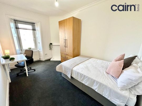 3 bedroom flat to rent - Photo 1