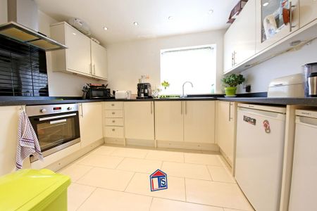 3 bedroom flat to rent - Photo 4