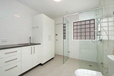 Art deco apartment with ocean views - Photo 2