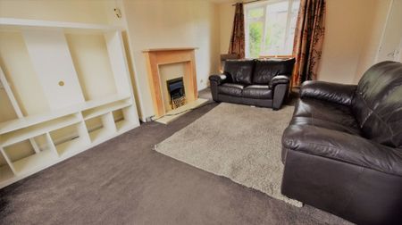 4 bedroom House in Langdale Gardens, Leeds - Photo 2