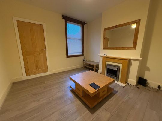 4 bedroom terraced house to rent - Photo 1