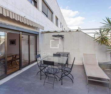 Pleasant 2-bedroom penthouse with terrace for rent in Pla del Real - Photo 5