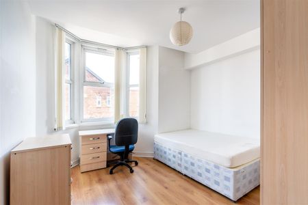 6 bed maisonette to rent in Stratford Road, Heaton, NE6 - Photo 4