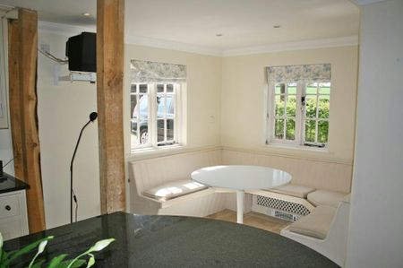 Linces Farm Cottages, Kimpton Road, Welwyn, AL6 9NL - Photo 2