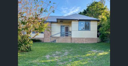 Sunny, Family Home in Prime Edgeworth Location - Photo 5