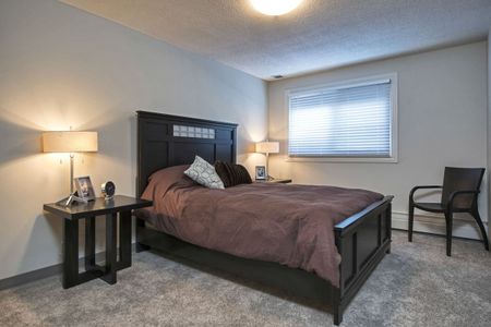 Birchgrove Manor - Photo 3