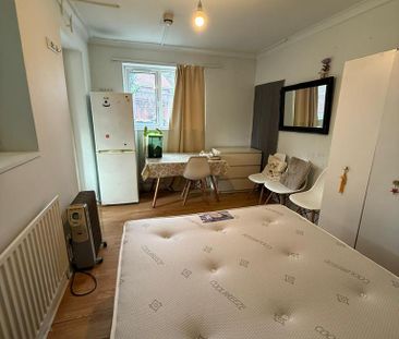 Studio to rent - Photo 6