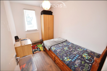 Lowestoft drive, Slough, SL1 - Photo 2