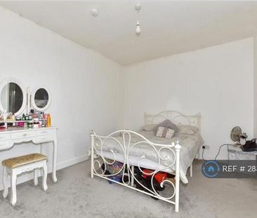 2 bedroom maisonette to rent - Photo 2