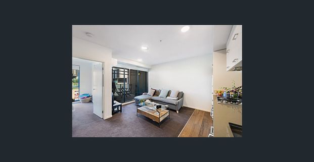 Light and Spacious 1 Bedroom Apartment - Photo 1