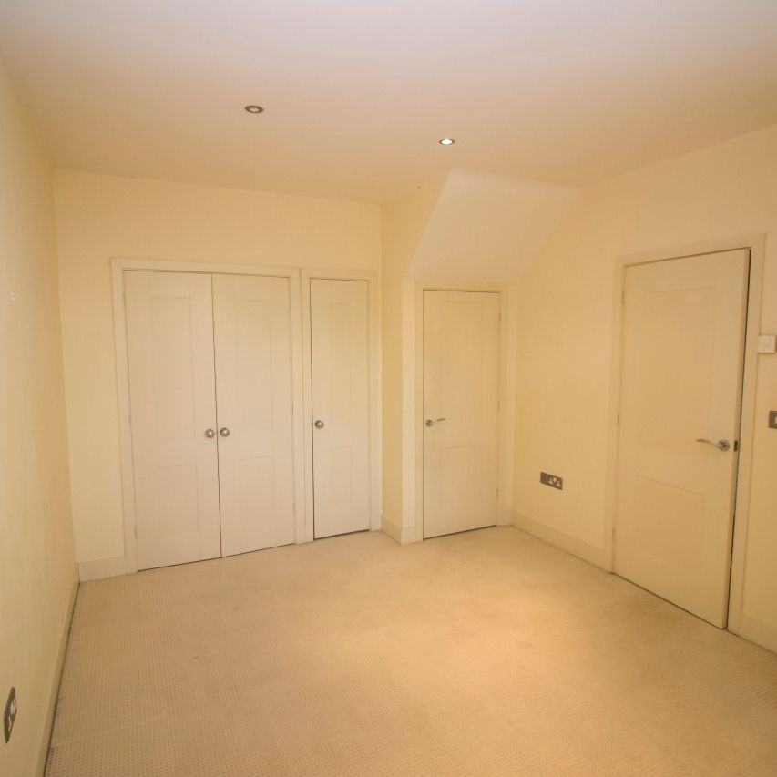 2 Bedroom Property to Let in the Heart of Clare - Photo 1