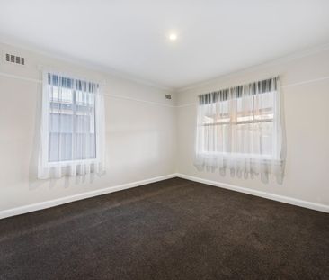 Modern Comfort in Prime Wendouree Location - Photo 3