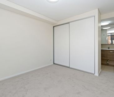 Executive City Living! - Photo 2