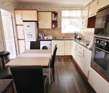 Commercial Road, Staines-Upon-Thames, Middlesex,TW18 - Photo 1