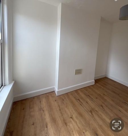 1 bedroom Flat To Let - Photo 3