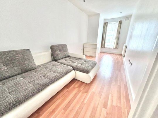 3 bedroom flat to rent - Photo 1