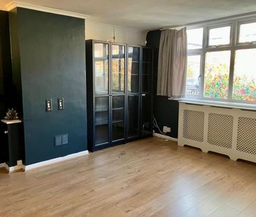 Latymer Way, London - Photo 1