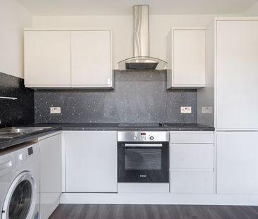 Catteshall Lane, Godalming, Surrey, GU7 - Photo 4