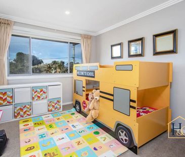 Luxurious Features & Spacious Design! - Photo 3