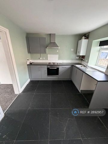 2 bedroom terraced house to rent - Photo 4