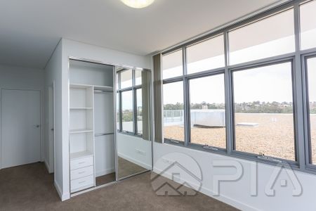 North facing 2 Bedroom + Study City View Penthouse with 2 Car Spaces - Photo 2