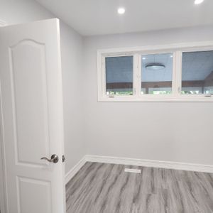 For Lease - 812 Tanager Avenue, Burlington, Ontario - Photo 2