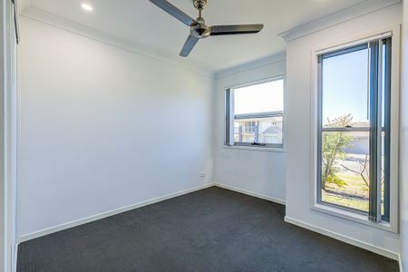 Lovely Family Home - Close to Schools - Photo 4