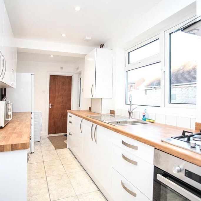 1 bedroom in a house share to rent - Photo 1