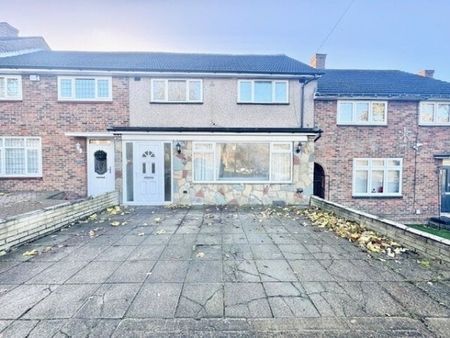 Whitchurch Road, Harold Hill, RM3 9EU, Property for rent - Photo 4